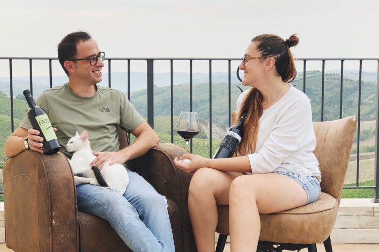 Raffaele Paolini e Sara Tirabassi di Terra Argillosa con i due vini premiati