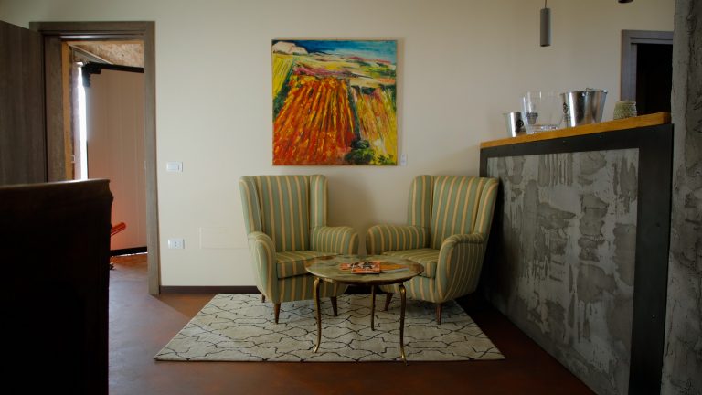 angolo degustazione con quadro Sandro Negri