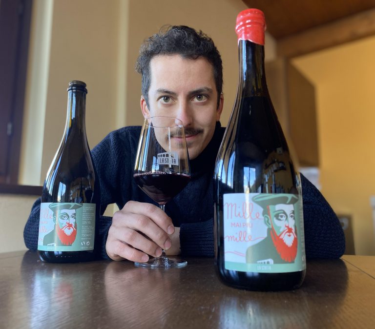 Riccardo Baldi con il nuovo vino Mille mai più mille