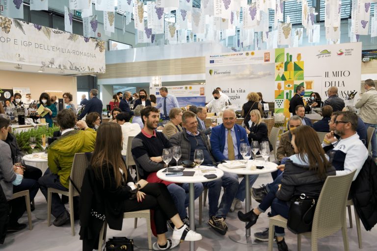 Lo stand del Consorzio Tutela Vini Doc Colli Piacentini all'edizione 2022 di Vinitaly