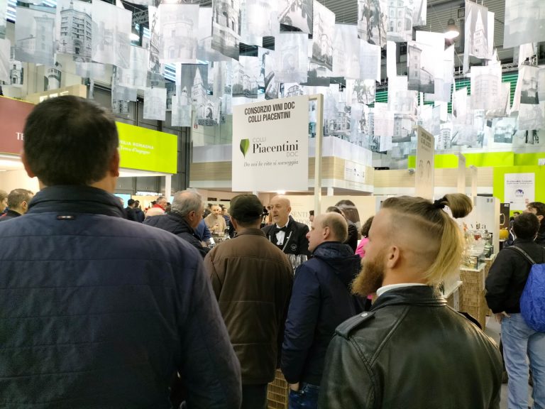 Grande-affluenza-allo-stand-del-Consorzio-Tutela-Vini-Doc-Colli-Piacentini