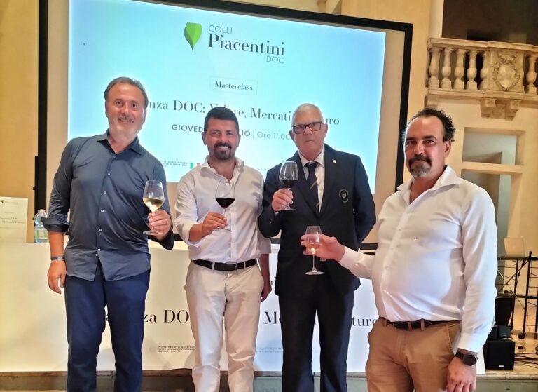 Un-brindisi-a-fine-convegno-da-sx-Fabio-Piccoli-Alessio-Mammi-Giovanni-Derba-Marco-Profumo