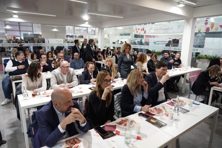 pubblico-masterclass-wine-cocktail-con-vini-frizzanti-e-spumanti-Colli-Piacentini-Doc