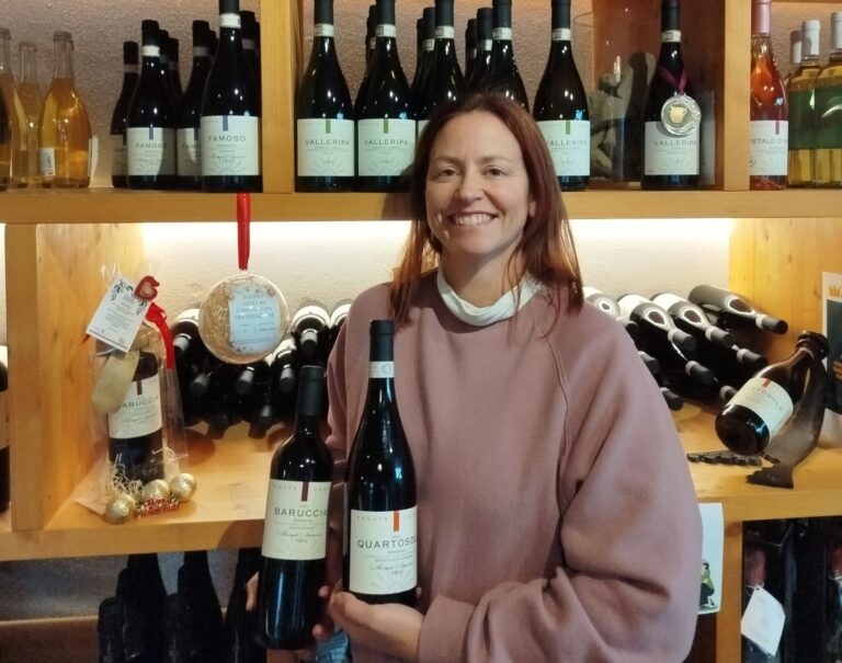 Silvia Casali con i due Sangiovese premiati - Copia