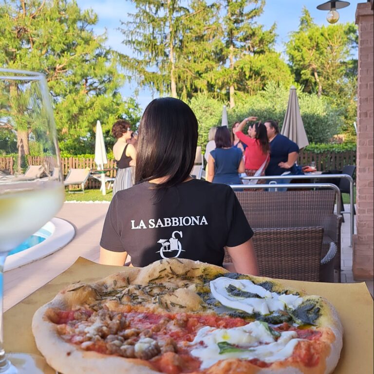 Kiss me Pizza in piscina