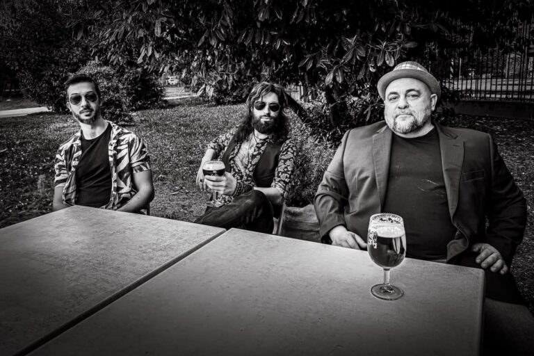 Mud Walkers Blues Trio